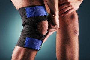 Adjustable knee brace