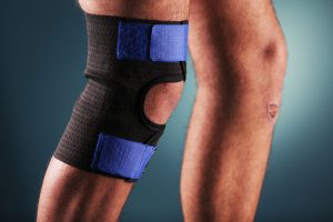 Adjustable knee brace